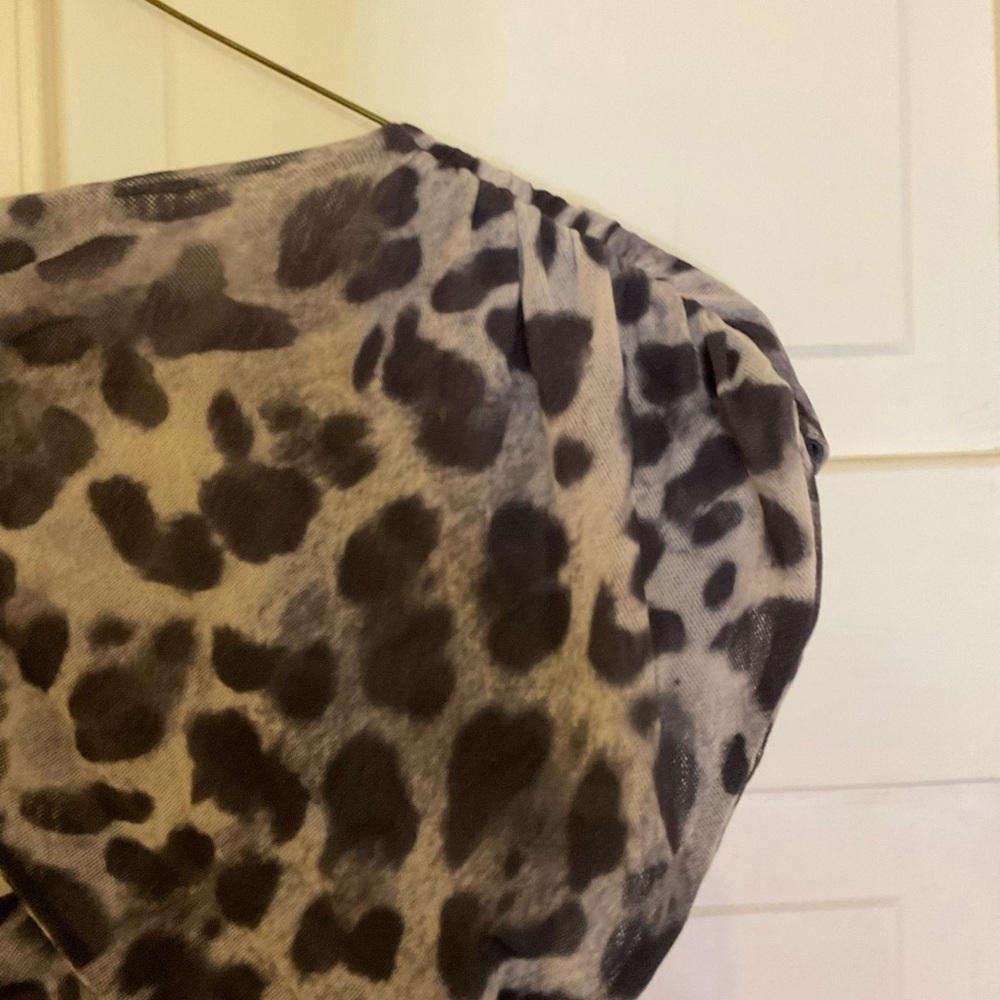 ❌FINAL PRICE❌ NY&Co Gray & Black Cheetah Print Top - Picture 7 of 7